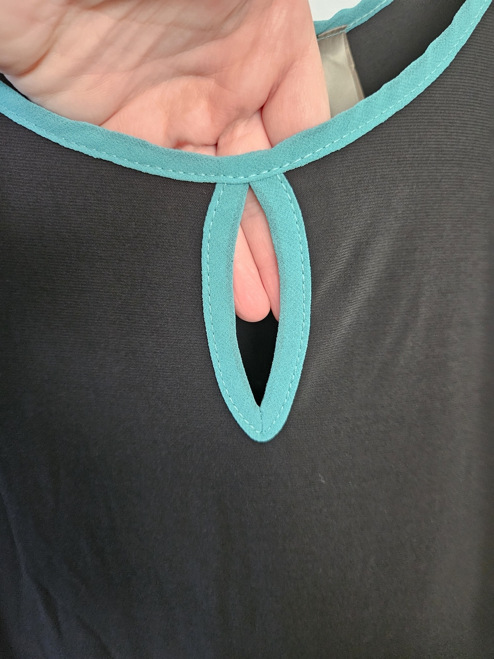 Penningtons Sleeveless Black Top with Teal Trim and Sheer Hem - 3X - Picture 3 of 4